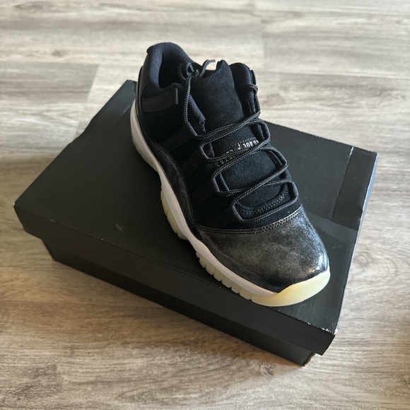 jordan air jordan 11 retro low suede
